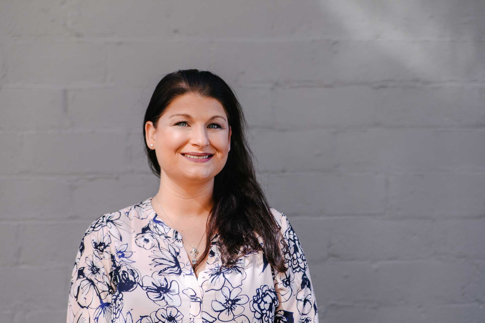 Jasmine from Murray Chiropractic Neurology standing in front of a white brick wall in st petersburg